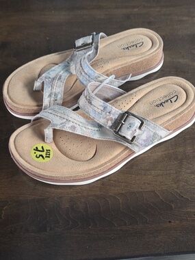 Clarks Size 7.5 Women's New Cream And Sparkle Colorful Sandals